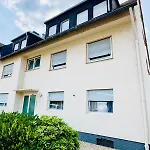Lounge Mit Privatem Stellplatz Fuer Bis Zu 4 Personen - Stadtnah Appartement