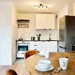 Lounge Mit Privatem Stellplatz Fuer Bis Zu 4 Personen - Stadtnah Appartement *