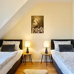 Lounge Mit Privatem Stellplatz Fuer Bis Zu 4 Personen - Stadtnah Appartement *