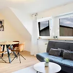 Lounge Mit Privatem Stellplatz Fuer Bis Zu 4 Personen - Stadtnah Appartement