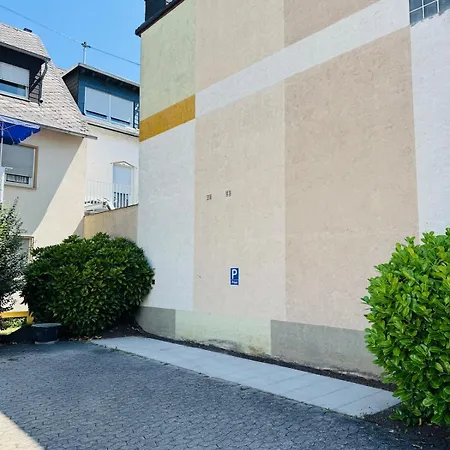 Lounge Mit Privatem Stellplatz Fuer Bis Zu 4 Personen - Stadtnah Apartament