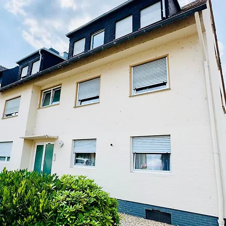 Lounge Mit Privatem Stellplatz Fuer Bis Zu 4 Personen - Stadtnah Apartament