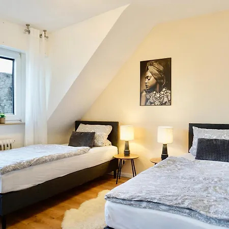 Lounge Mit Privatem Stellplatz Fuer Bis Zu 4 Personen - Stadtnah Appartement