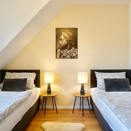 Lounge Mit Privatem Stellplatz Fuer Bis Zu 4 Personen - Stadtnah شقة *