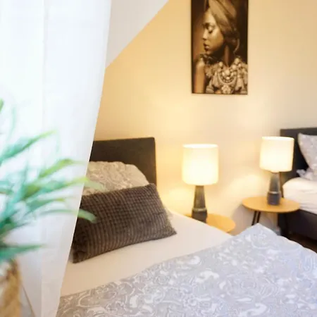 Lounge Mit Privatem Stellplatz Fuer Bis Zu 4 Personen - Stadtnah شقة *